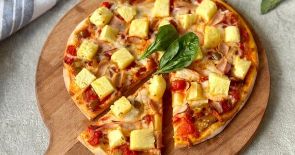 Ananaslı Pizza (Hawaiian Pizza)