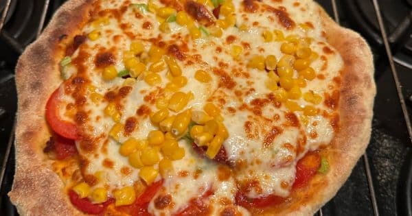 Odun Ateşinde Pişmiş Gibi Pizza