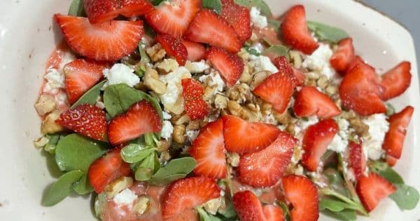 Çilek Soslu Semizotu Salatası
