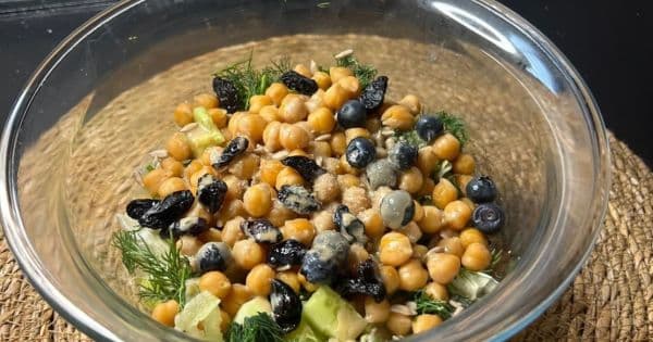 Kuru Üzümlü Yeşillik Salatası