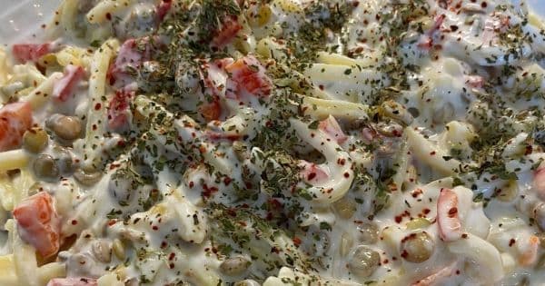 Yeşil Mercimekli Erişte Salatası