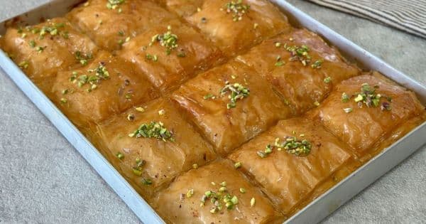 Baklavalık Yufkadan Laz Böreği
