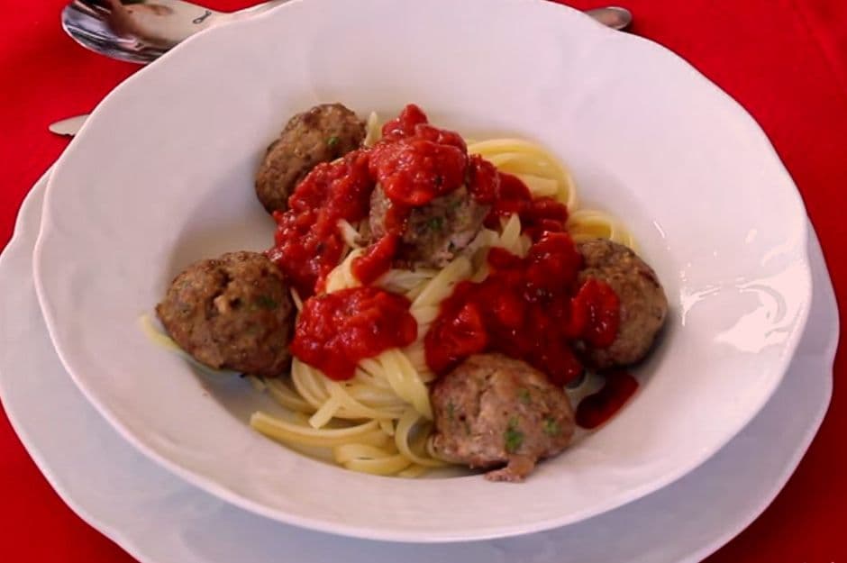 İdil Tatari'den Köfteli Spagetti