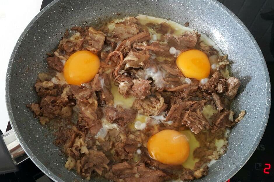 Kavurmalı Yumurta