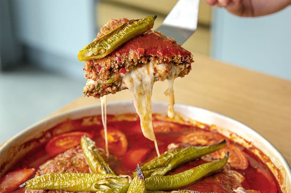 Kaşarlı Fıstıklı Tepsi Kebabı