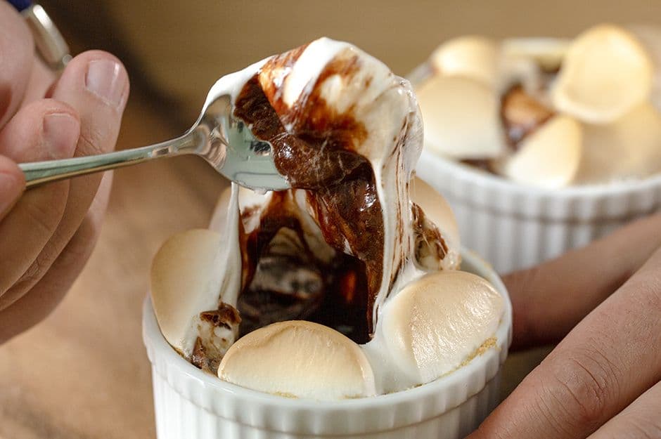 Marshmallow'lu Volkan Kek
