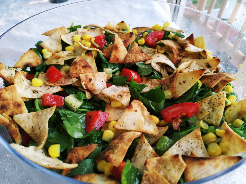 Fettuş (Fattoush) Salatası