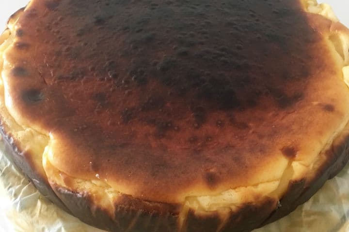 Tam Ölçülü San Sebastian Cheesecake