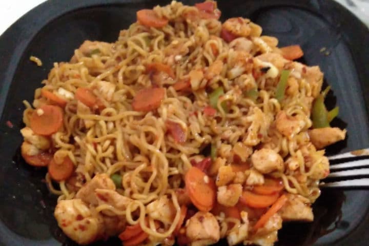 Sebzeli Tavuklu Noodle