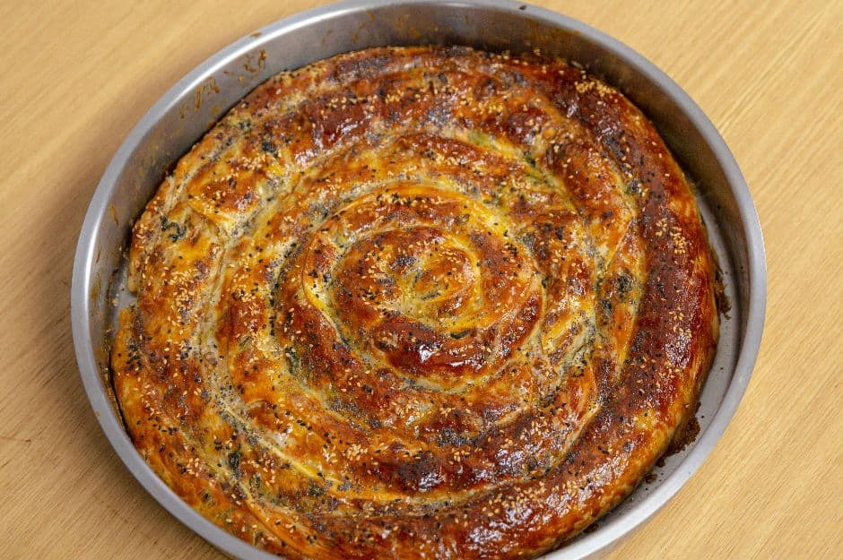 Bol Malzemeli El Açması Börek