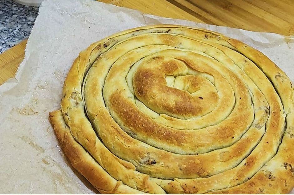 Kolay Kıymalı Kol Böreği