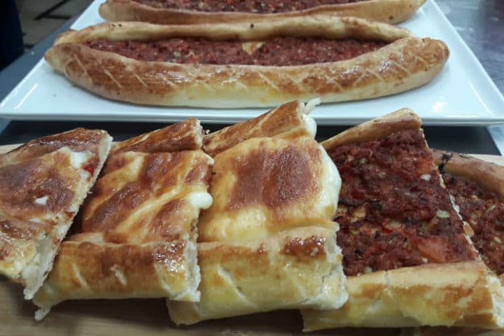 Ev Yapımı Kıymalı Pide