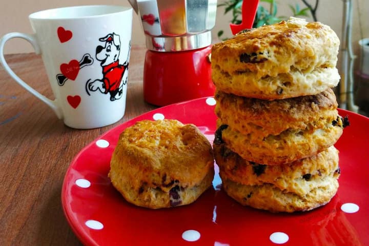 Kızılcıklı Erikli Scone