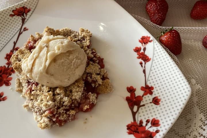 Çilekli Fit Crumble