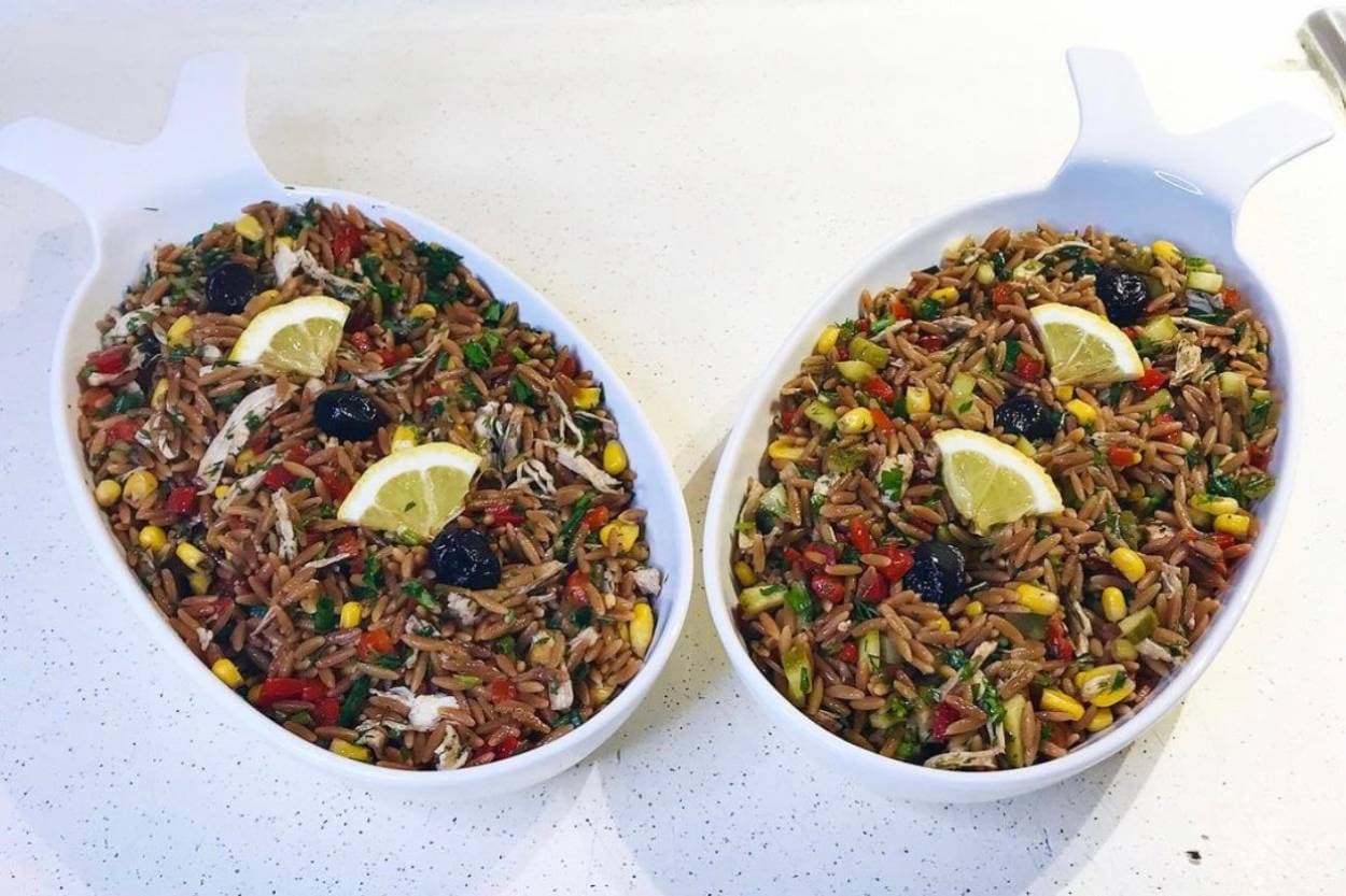 Kırmızı Biberli Tavuklu Arpa Şehriye Salatası