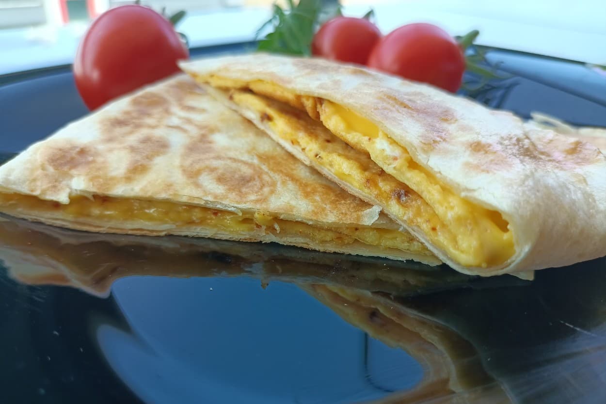 Yumurtalı Çedarlı Tava Tostu
