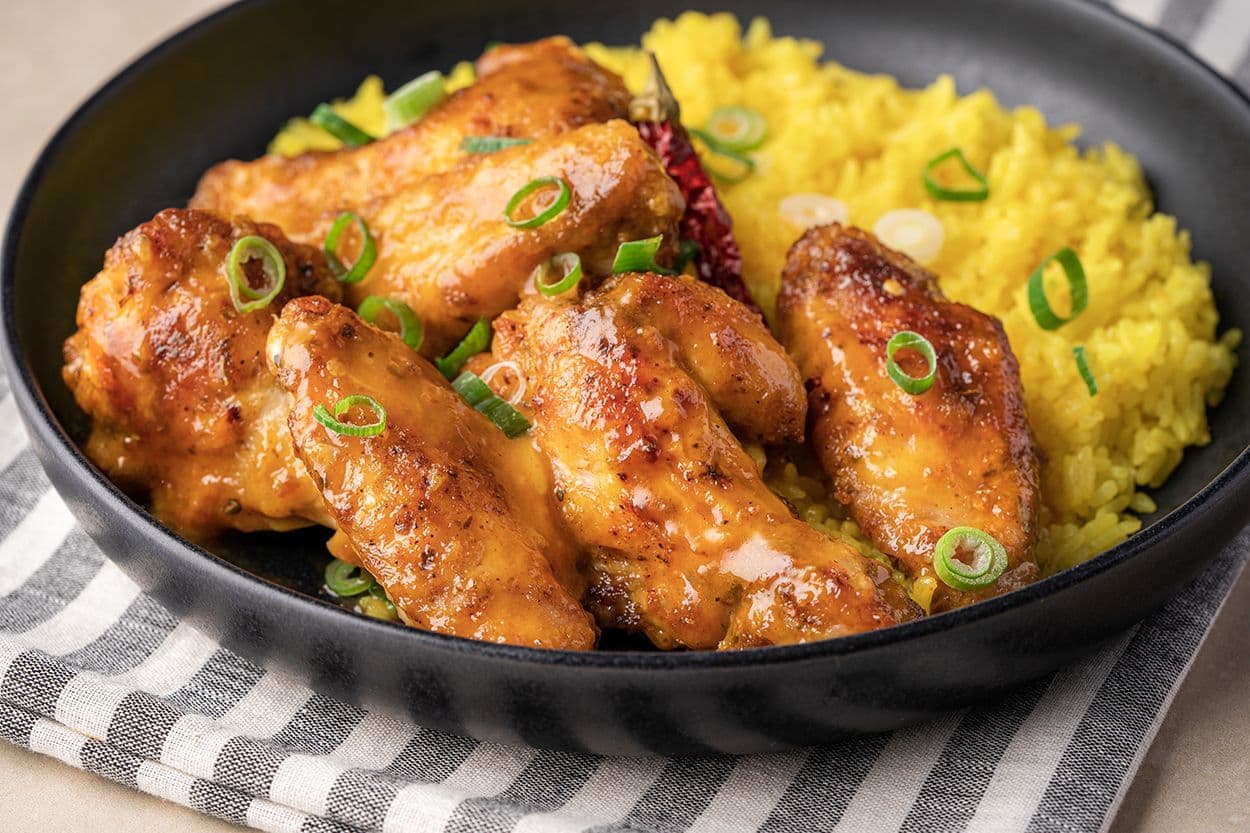 Portakallı Acı Soslu Tavuk Kanatları ve Limonlu Zerdeçallı Pilav