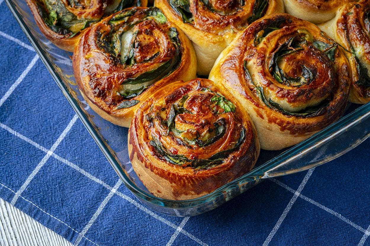 Salçalı Ispanaklı Çörek