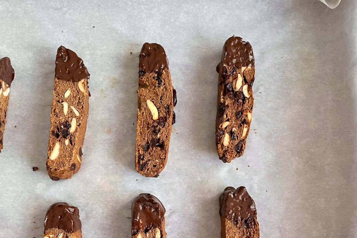 Keçiboynuzu Unlu Biscotti