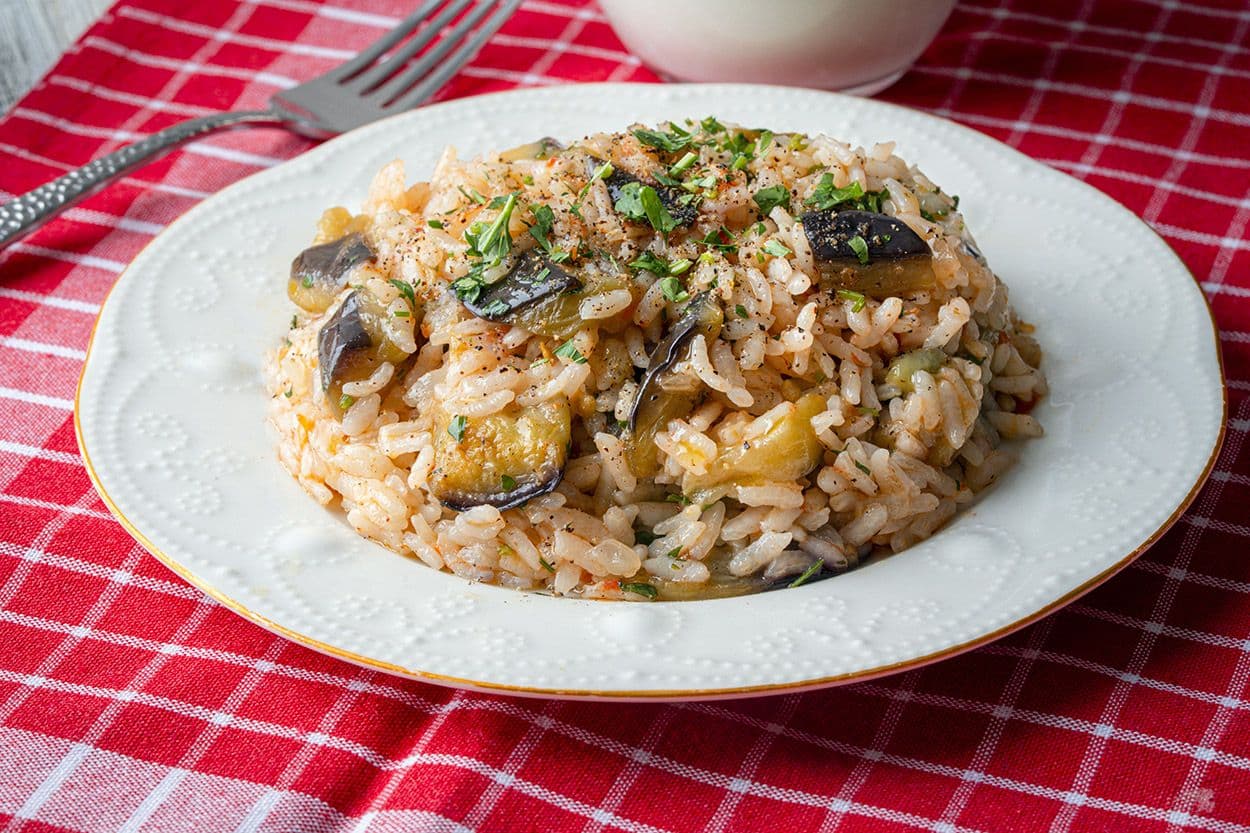 Domatesli Patlıcanlı Pilav