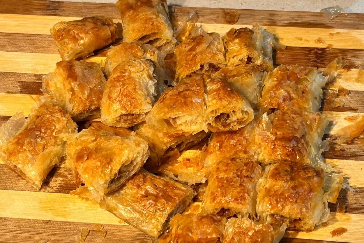 Hazır Yufkadan Sarıyer Böreği