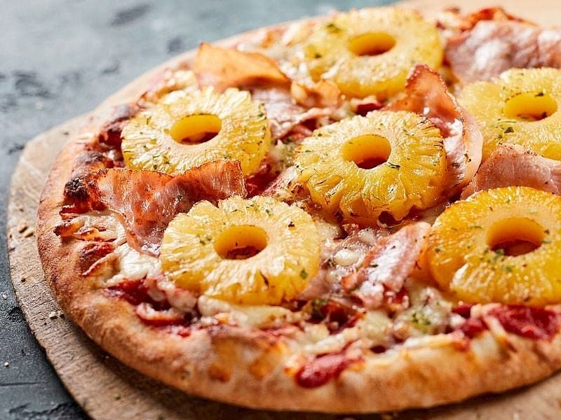 Ananaslı Pizza