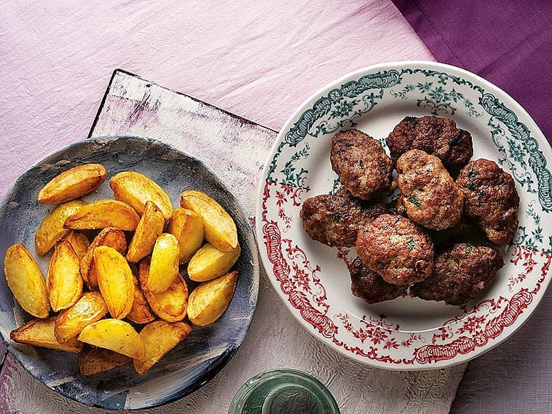 Anne Köftesi Ve Patates Kızartması