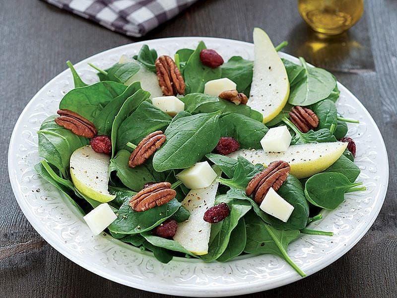 Armutlu Ve Pikan Cevizli Ispanak Salatası