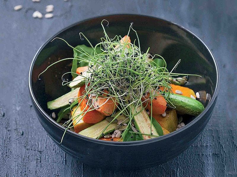 Balkabaklı Baby Kabak Ve Çekirdekli Salata (Turp Filizi İle)