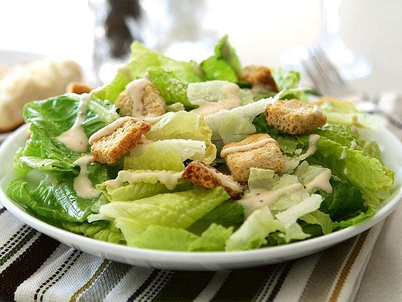 Ballı, Avakadolu Ve Ev Yapımı Mayonez Soslu Karışık Yeşil Salata