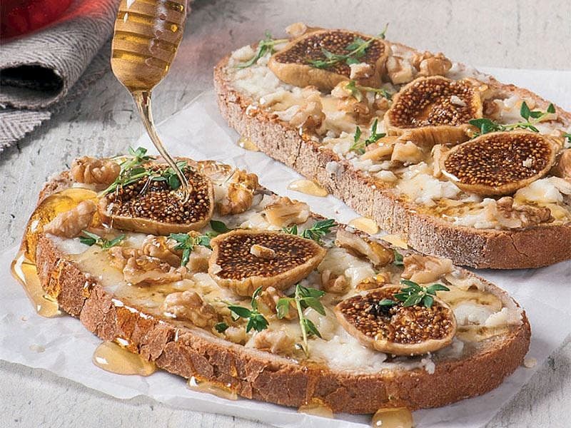 Ballı Ve Keçi Peynirli Ilık Tartin