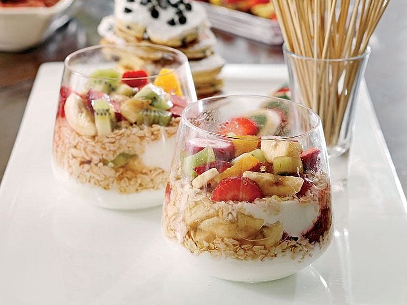 Ballı Yoğurtlu Ve Yulaflı Meyve Salatası