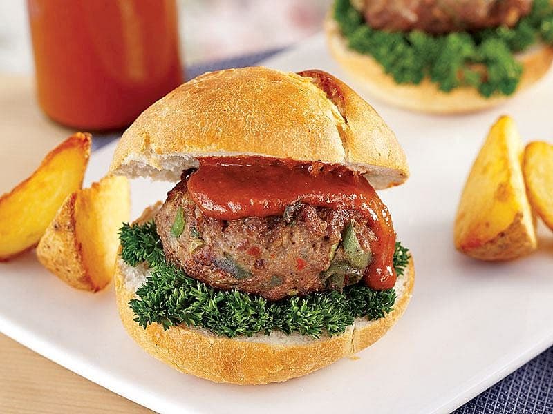 Barbekü Soslu Ve Taze Baklalı Burger Köfte