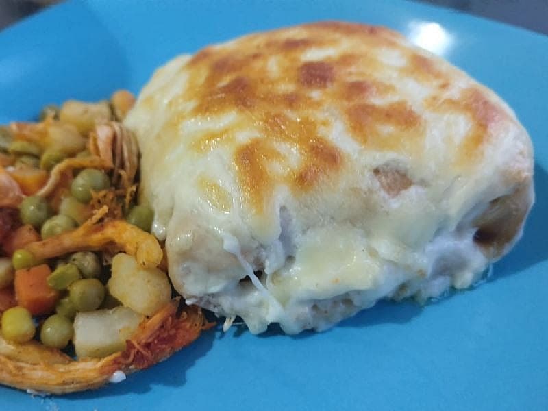 Beşamel Soslu Ve Tavuklu Krep Sarma