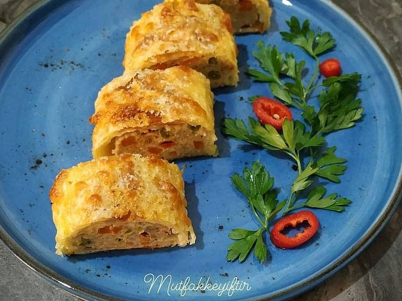 Beşamel Soslu Yufkada Sebzeli Hindi/Tavuk Rulo