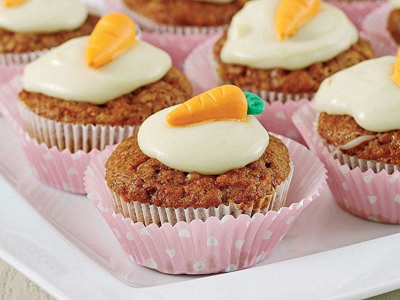 Beyaz Çikolata Soslu Ve Havuçlu Muffin