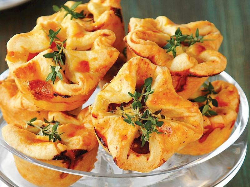 Beyaz Peynirli Ve Domatesli Kese Börek