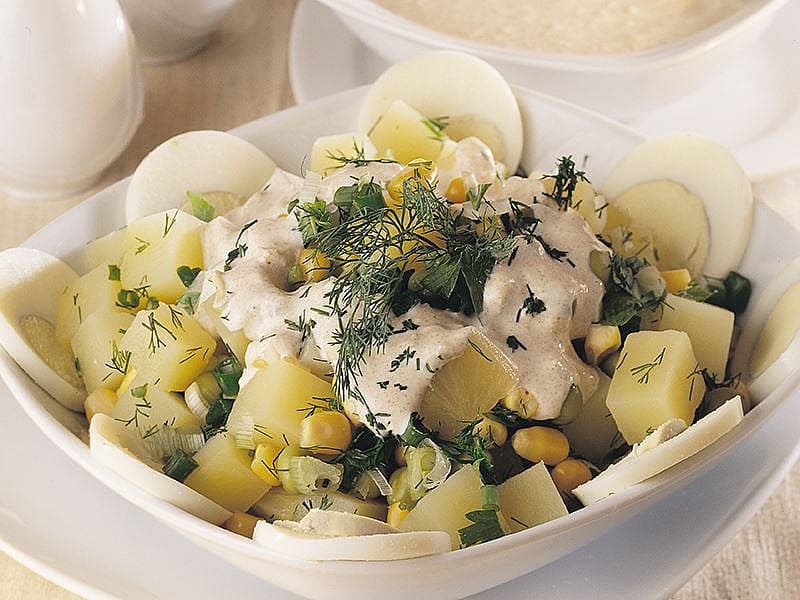 Bezelyeli Yumurta Salatası