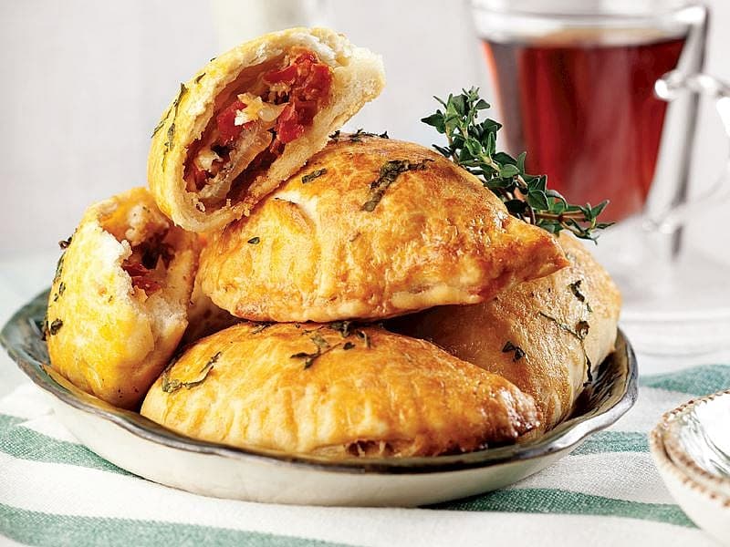 Bol Peynirli Pratik Calzone