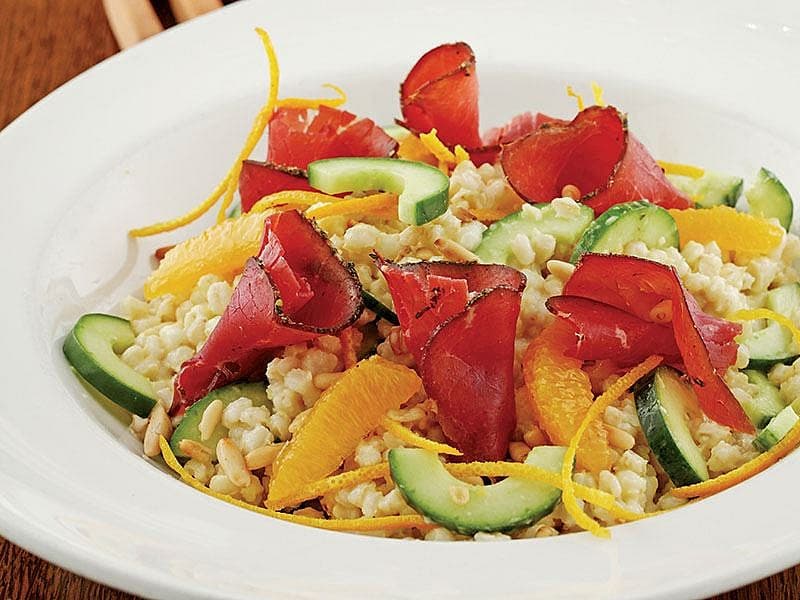Bresaola Ve Buğdaylı Yeşil Salata