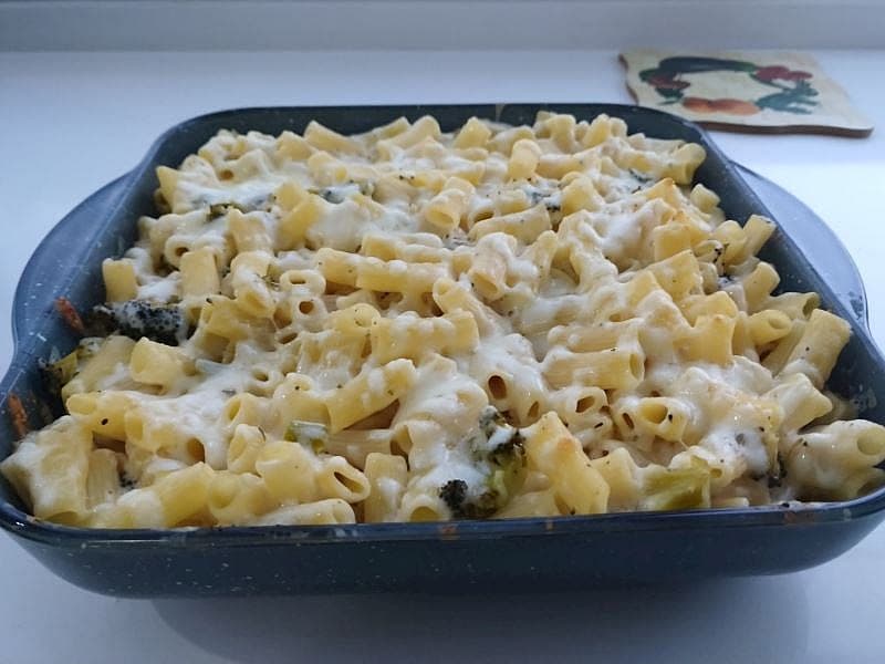 Brokolili Ve Beşamel Soslu Makarna