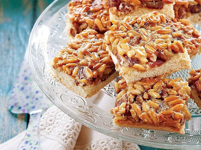 Çam Fıstıklı Ve Hurmalı Tart