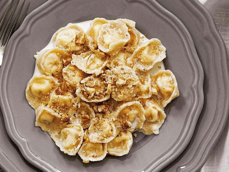Ceviz Soslu Üç Peynirli Tortellini