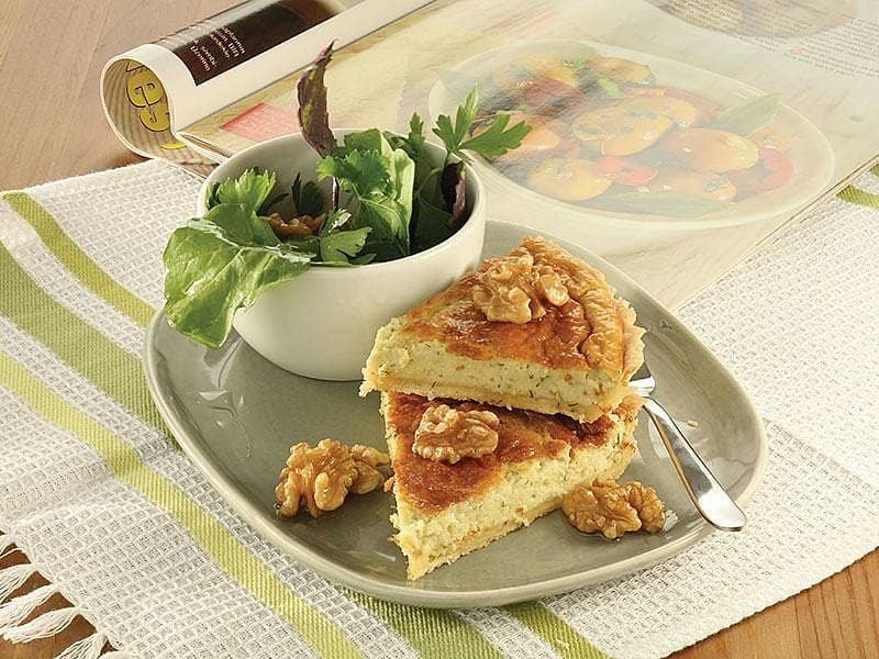 Cevizli Ve Kızarmış Sarımsak Soslu Rokforlu Tart