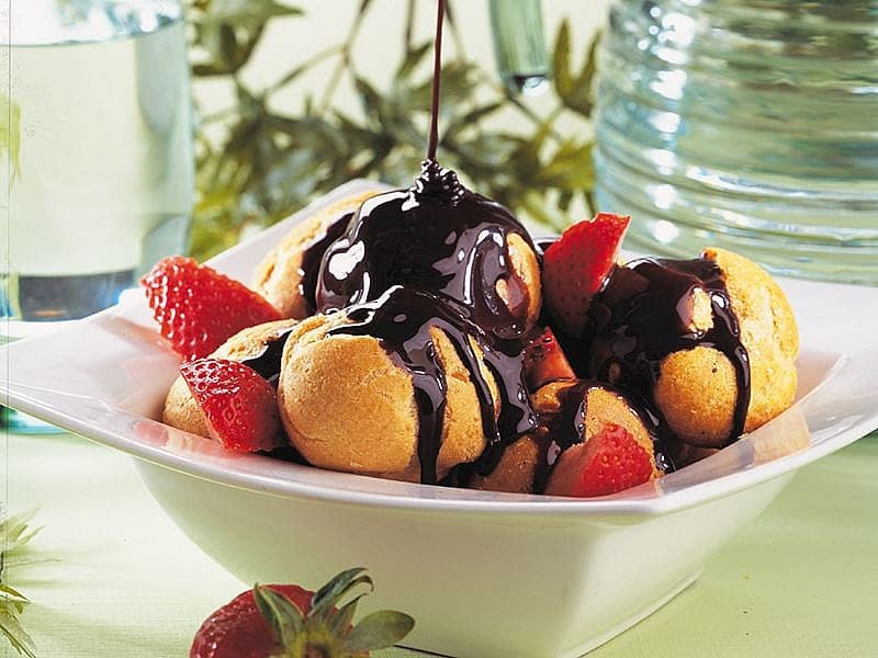 Çikolata Soslu Profiterol