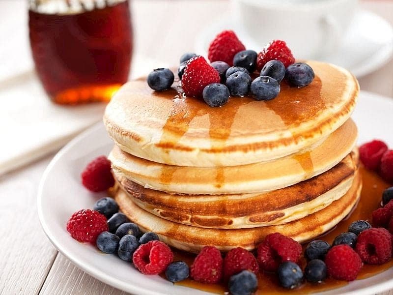 Çikolatalı Orman Meyveli Pancake
