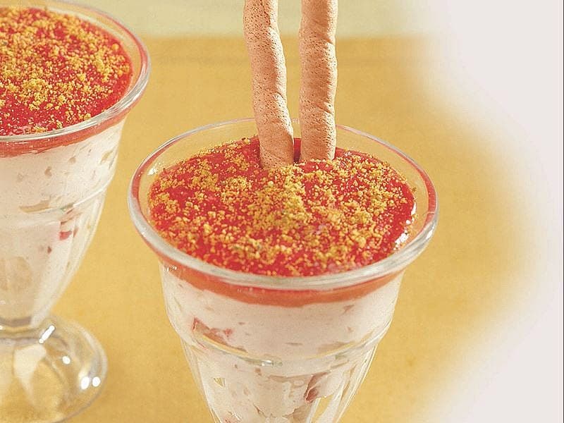 Çilek Soslu Lor Tatlısı
