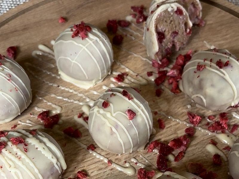 Çilekli Cheesecake Topları