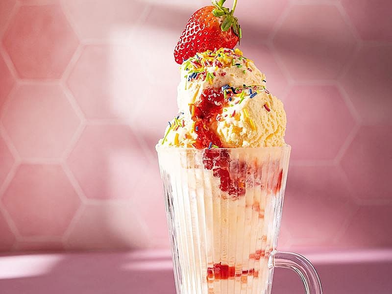 Çilekli Dondurma Milkshake