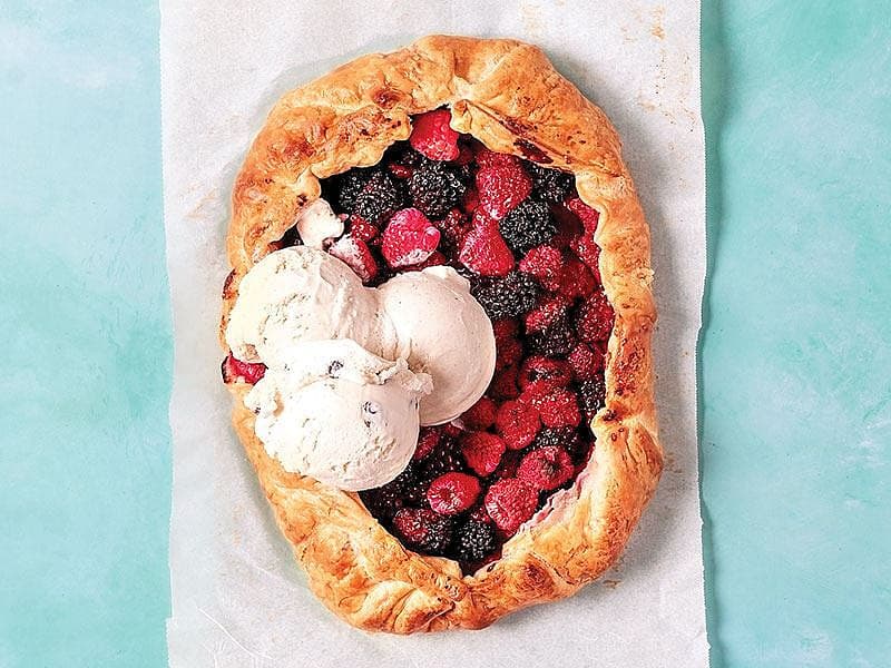 Çilekli Ve Böğürtlenli Galette